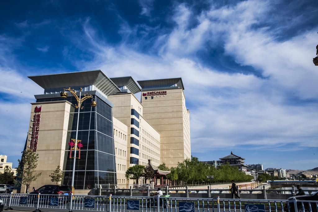 Grand Soluxe Hotel Dunhuang Exterior foto